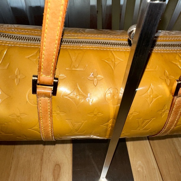 Louis Vuitton Gold Barrel Shoulder Bag 
One Shot Look at Photos Please - Picture 3 of 9
